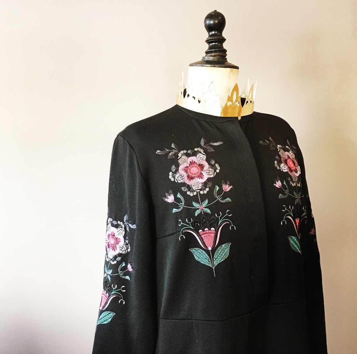 Ma robe Helmi de Named pattern brodée