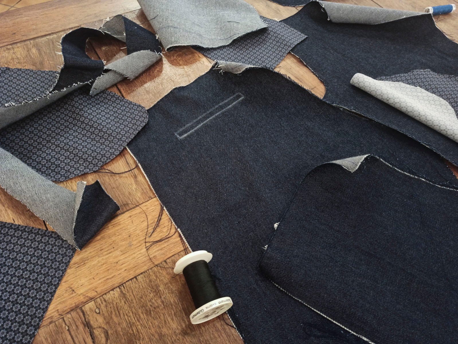 tissu-jean-couture-pantalon-chino-maison-couture-grenoble